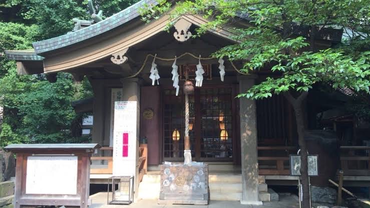 稲荷鬼王神社★ホテルから1番近い神社です！
