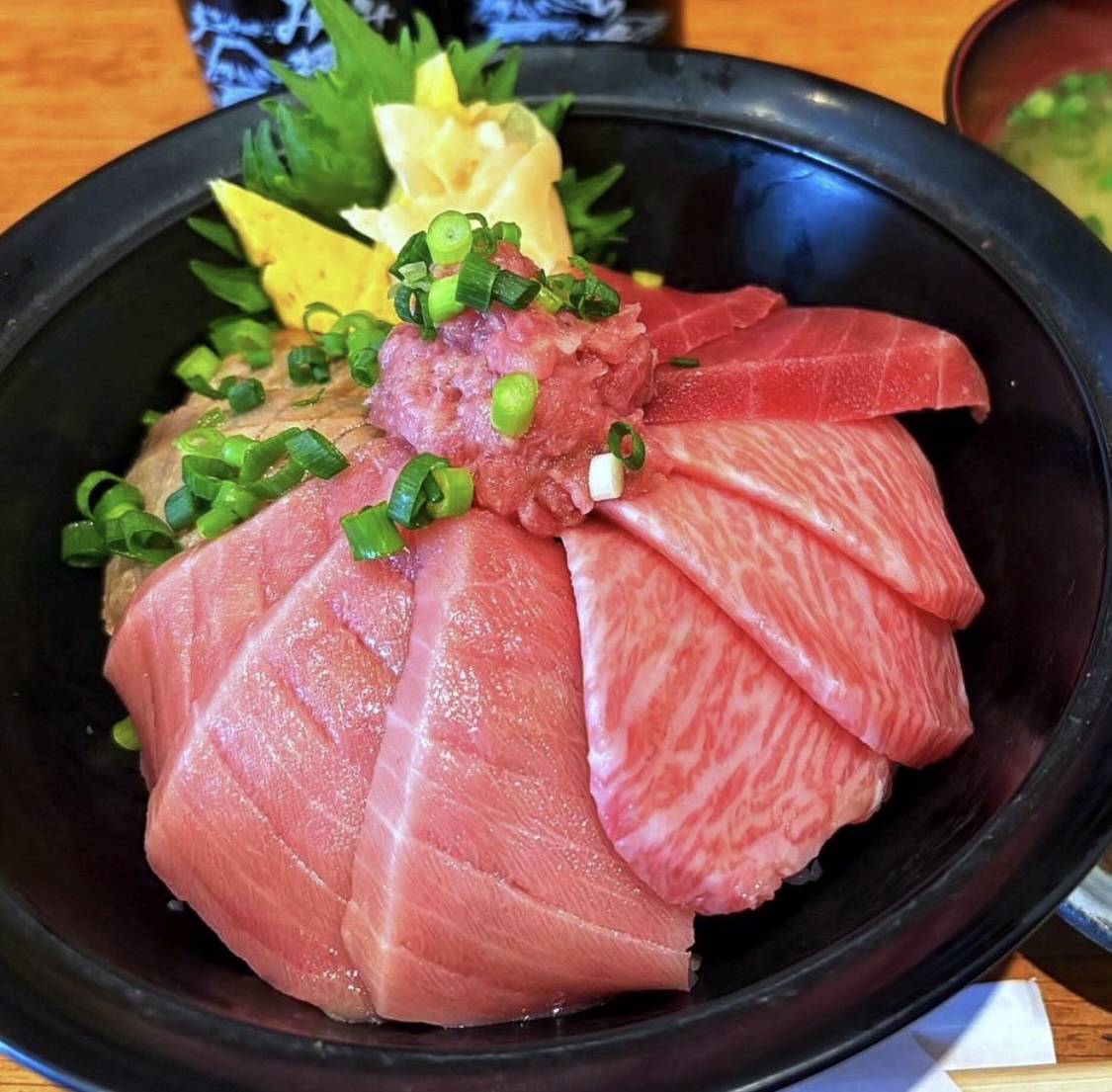焼津港みなみのマグロ丼